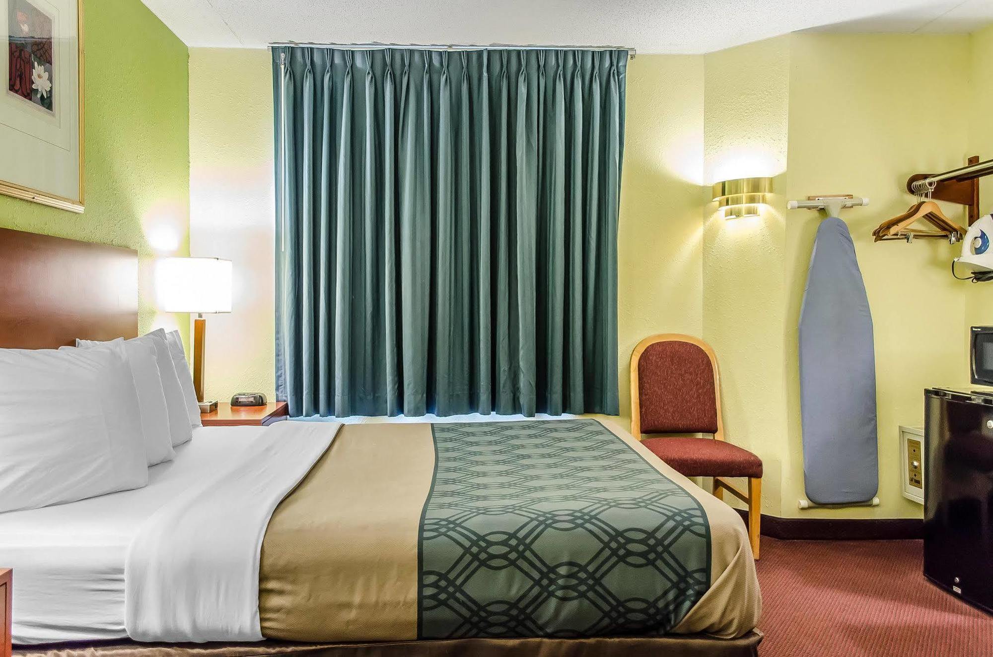 Econo Lodge Harrisburg/Hershey Buitenkant foto